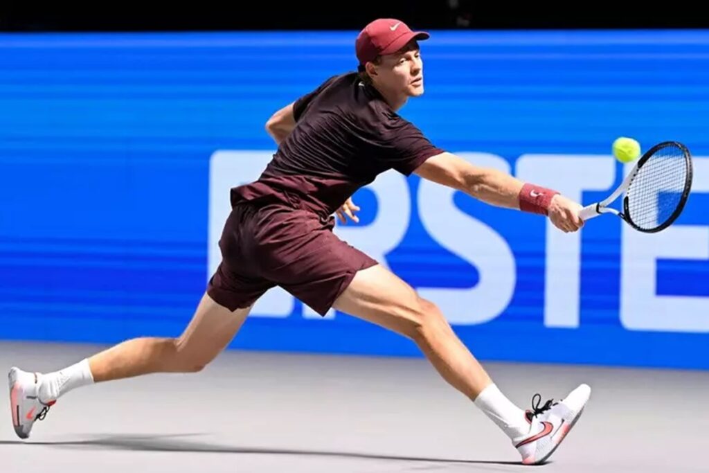 Sinner spaziale, ha demolito Zverev in 2 set 6-0,6-1: domenica affronterà in finale il canadese Auger-Aliassime, nella foto Jannik Sinner