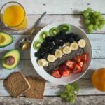 un piatto di alimenti sani