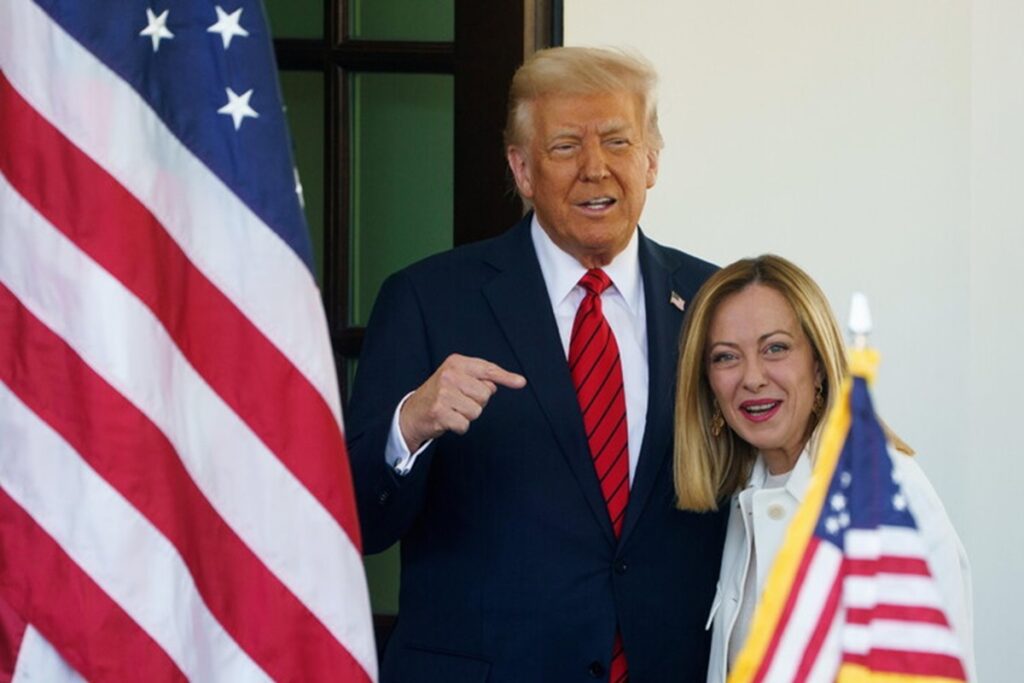Meloni politico eccezionale: il presentat’arm dell’Economist non nasconde le incognite ma riconosce il successo, nella foto Donald Trump e Giorgia Meloni