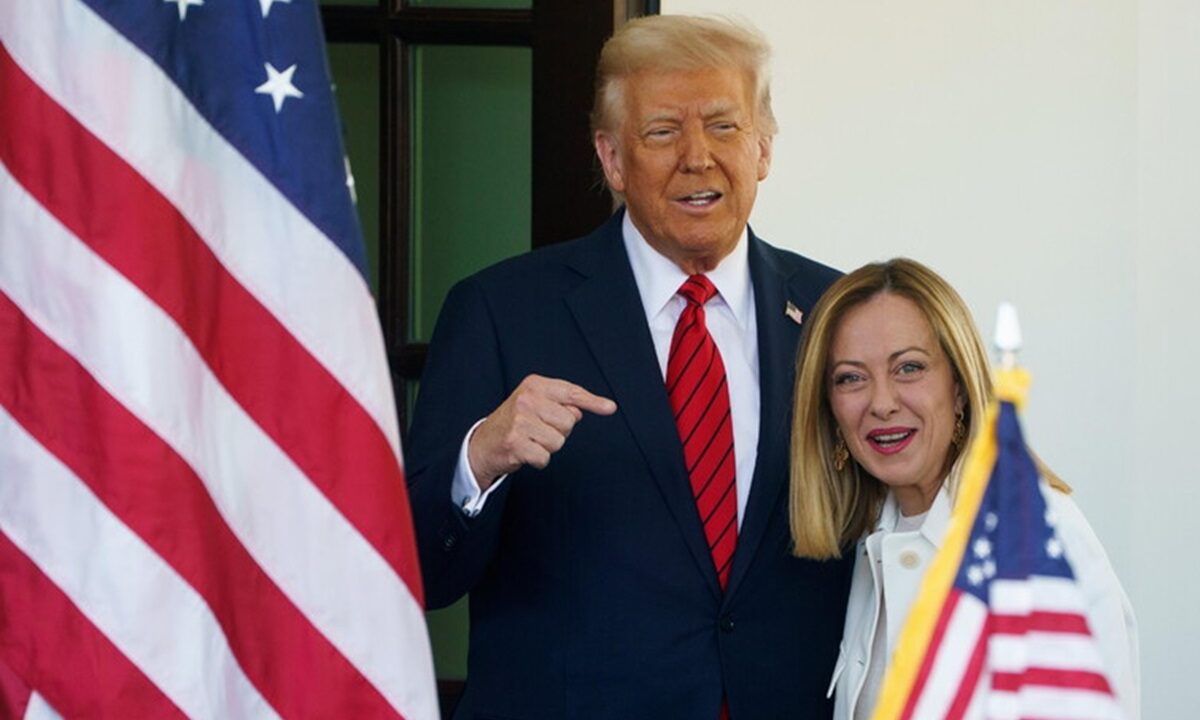 Cosa succede nel Pd? Intrighi e capriole, mentre Trump imperversa e Meloni astutamente tace, nella foto Donald Trump e Giorgia Meloni