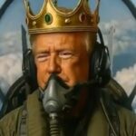 La salute di Trump allarma gli americani: ecco i sintomi del declino fisico e mentale Nella foto Donald Trump re visto dalla AI