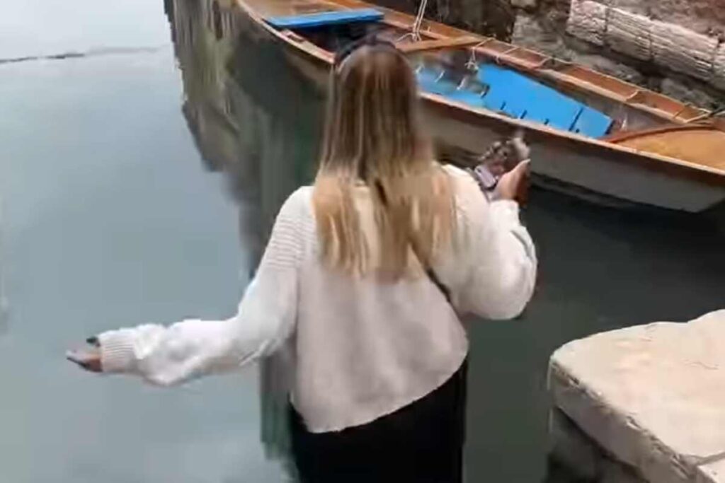 Turista cade in un canale di Venezia