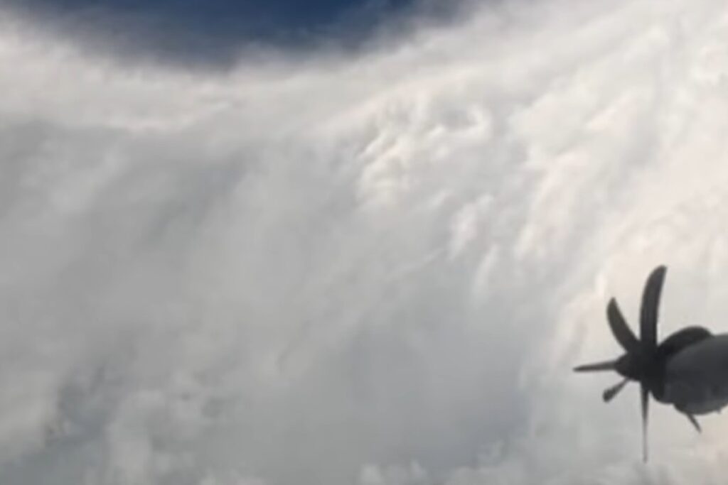 dentro uragano melissa