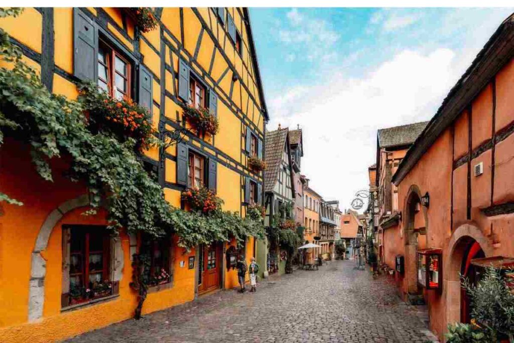 A poche ore di macchina da Milano c'è un villaggio incantato uscito da un film Disney, i dettagli