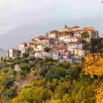 Il borgo segreto tra i monti, un’oasi magica dove l’acqua cristallina custodisce misteri, i dettagli