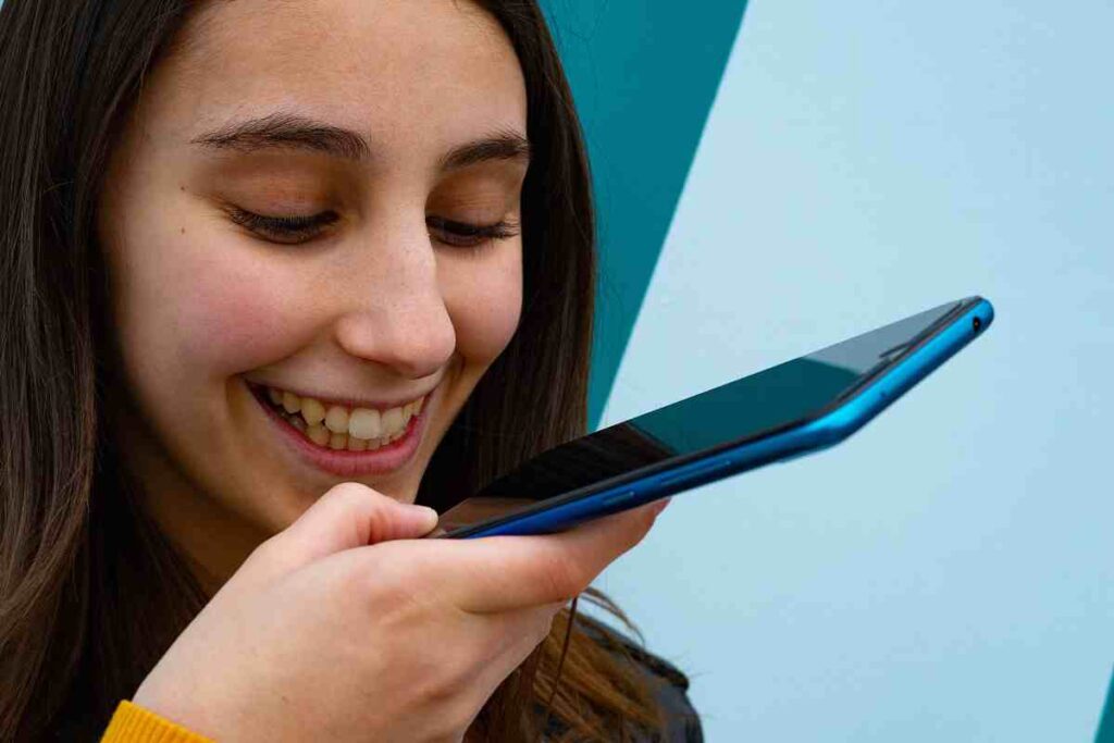 Come impostare facilmente la “modalità autunno” su WhatsApp, tutti i dettagli