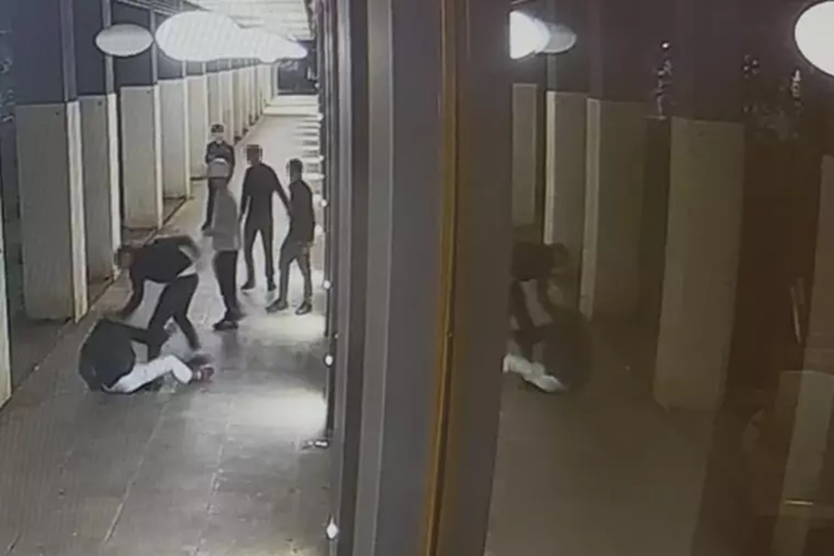 È rimasto invalido lo studente aggredito a Milano, Renzi: “Cinquecento agenti in Albania mentre qui gli studenti universitari vengono accoltellati”