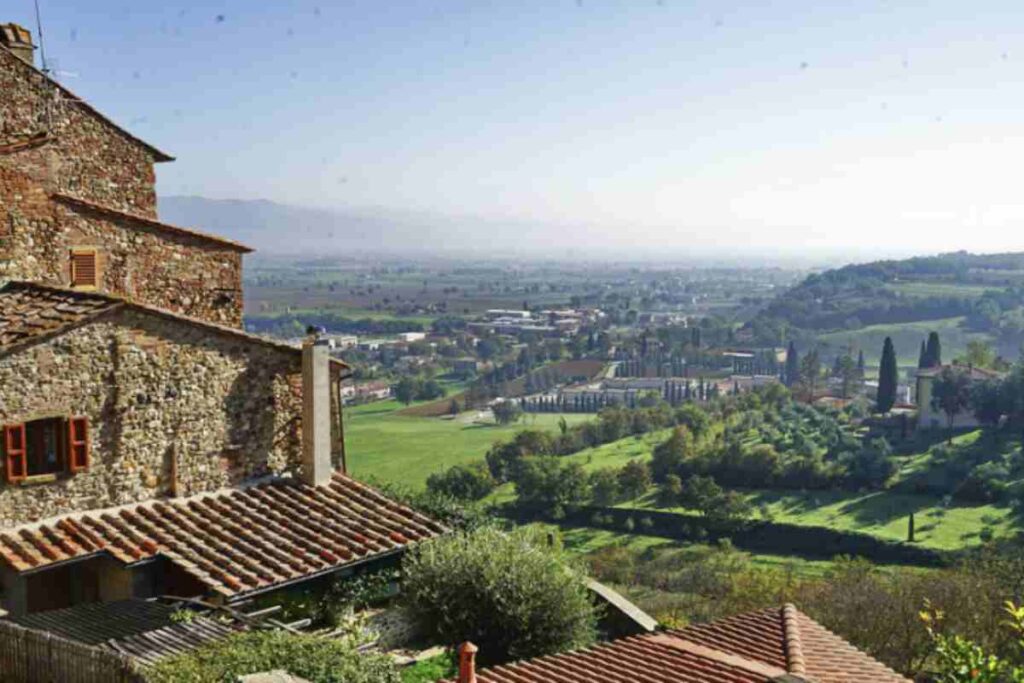 La domanda su quale sia il borgo più bello d’Italia resta aperta e soggettiva, ma recenti classifiche stilate da esperti e viaggiatori internazionali