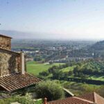 La domanda su quale sia il borgo più bello d’Italia resta aperta e soggettiva, ma recenti classifiche stilate da esperti e viaggiatori internazionali