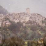 Arrone, borgo fortificato che domina dall’alto il corso del fiume Nera, si conferma una destinazione imperdibile per chi desidera immergersi