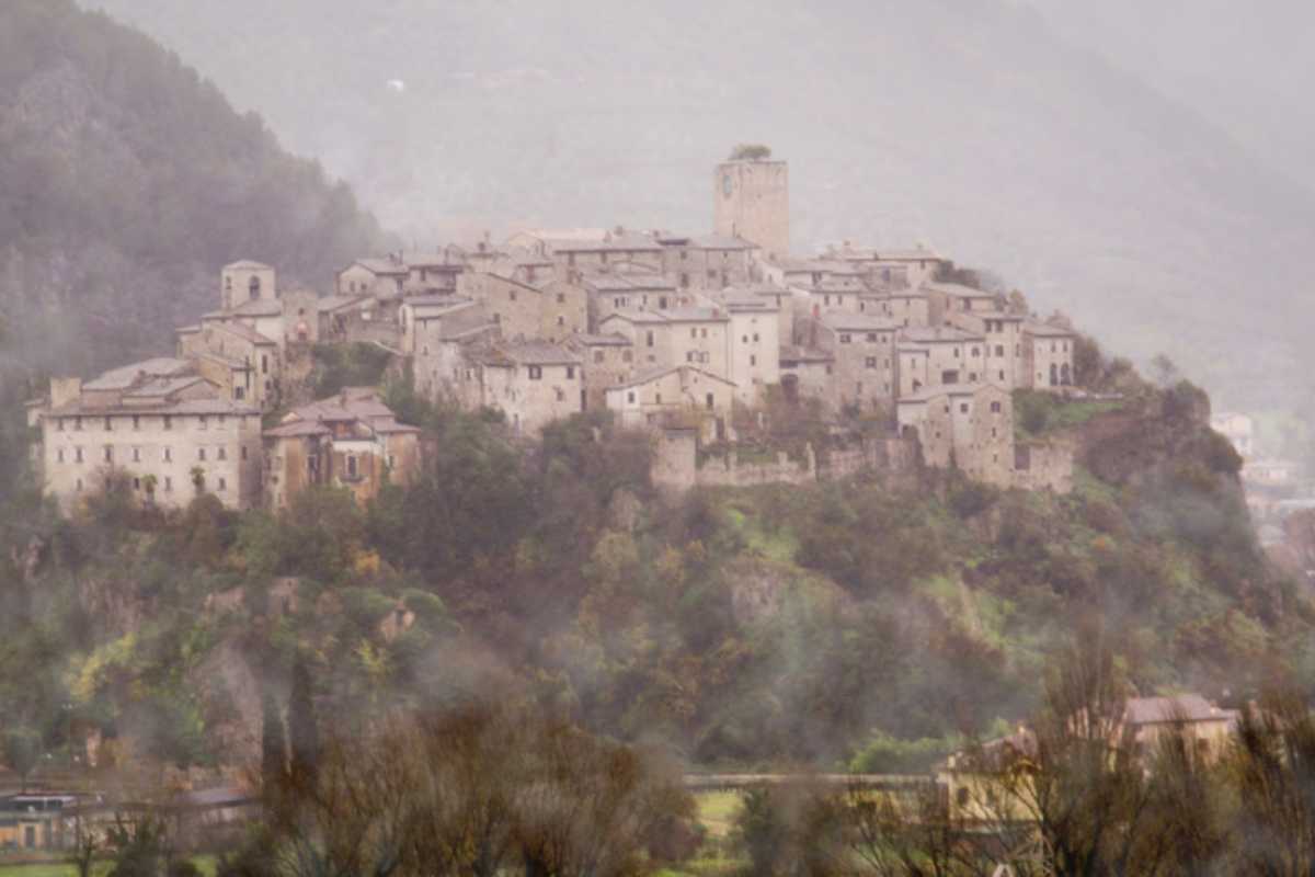 Non solo Gubbio e Spoleto! In Umbria, c’è uno dei borghi più belli d’Italia: silenzio, natura e fascino eterno