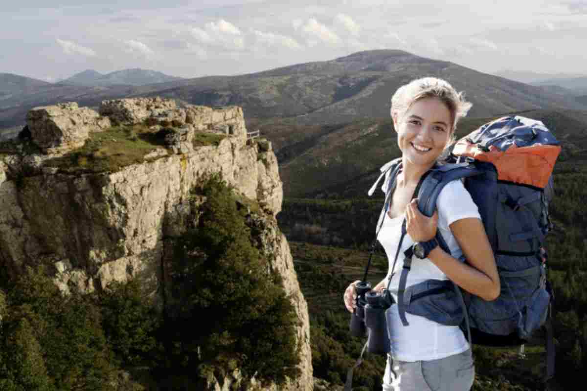 Trekking da sogno nel borgo più magico d’Italia: tra colori, silenzio e antiche tradizioni