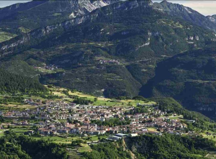 Questo borgo, incastonato tra le vette del Monte Baldo, conferma anche per la stagione attuale il suo fascino autentico