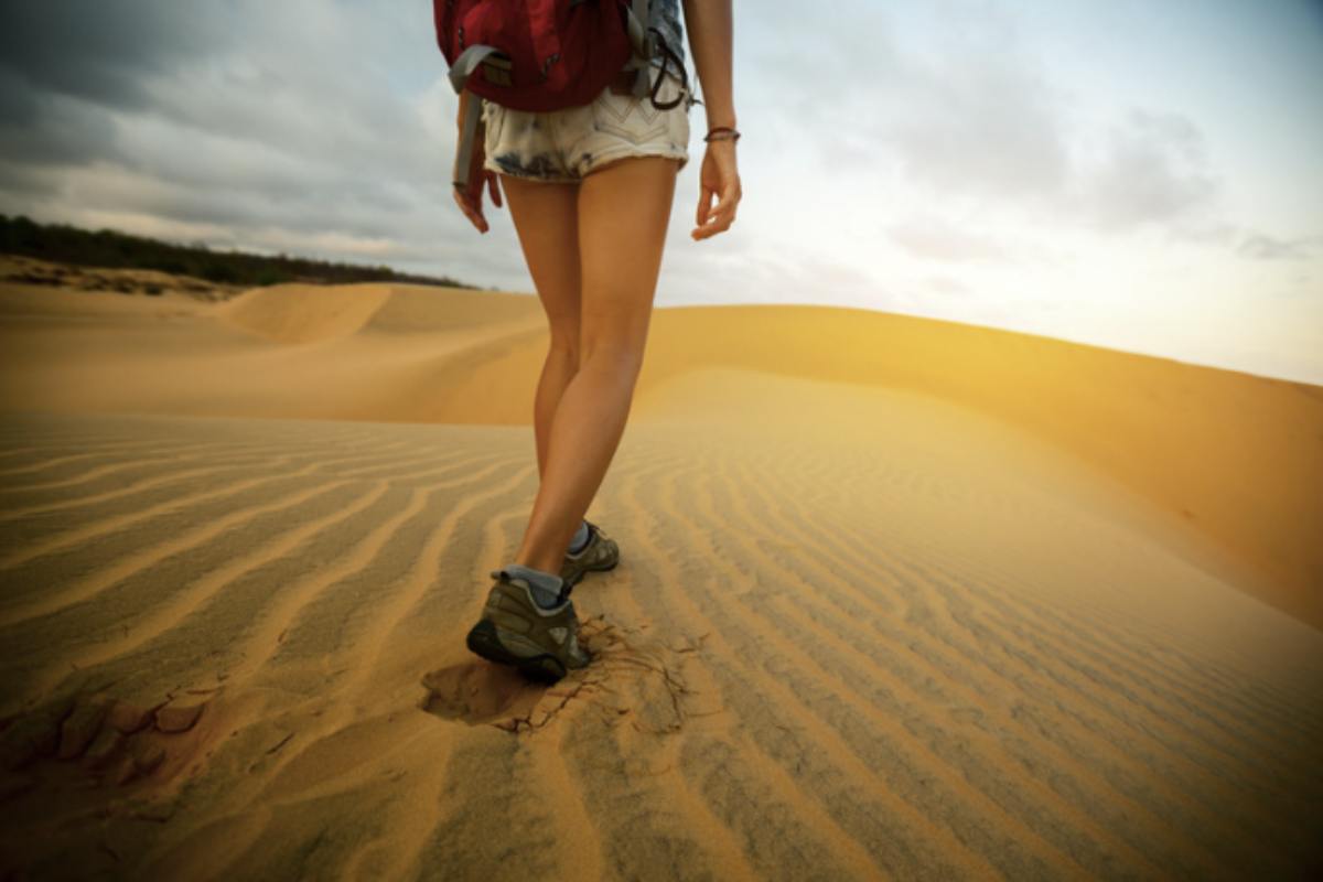 Sembra il Sahara, ma è in Italia: un deserto nascosto tra calanchi, colline sabbiose, vigne e uliveti infiniti