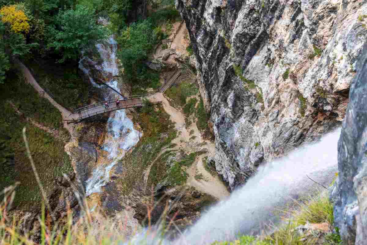 Sono note come le cascate più belle d’Italia, diventano romanticissime in autunno: non te le puoi perdere