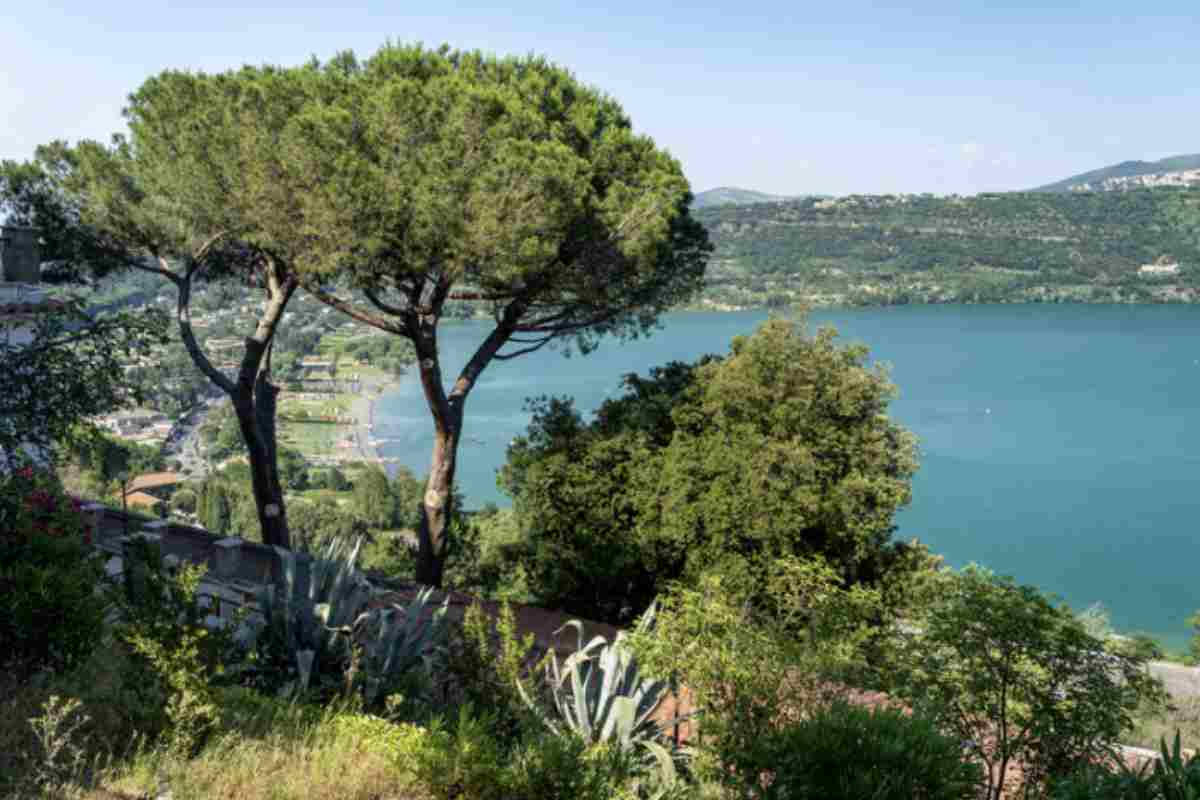 Castel Gandolfo non è solo un luogo da visitare, ma un’esperienza da vivere a 360 gradi, grazie anche alla sua ricca offerta gastronomica