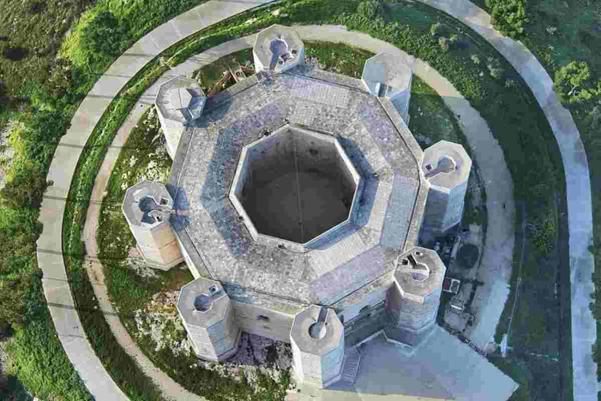 Il castello più misterioso d’Europa, un luogo magico immerso in un paesaggio irreale: ti aspetta nel cuore d’Italia