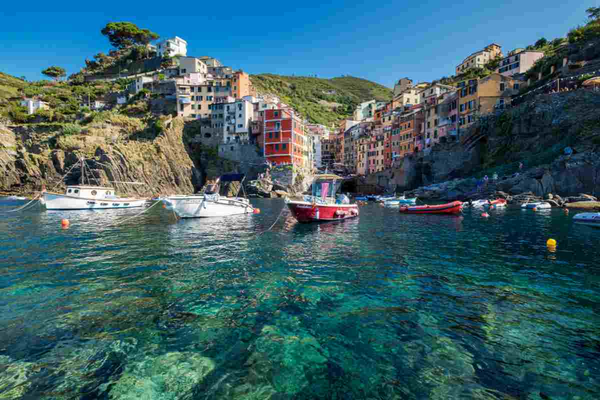3 borghi da sogno low cost tra mare e natura incontaminata: la meta perfetta per un weekend d’autunno
