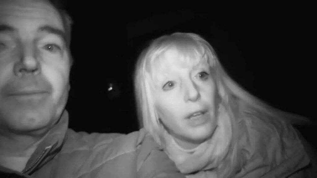 Una cacciatrice di fantasmi insegna come scoprire gli spettri in casa: chiedete gentilmente e se ne andranno, nella foto Yvette Fielding e il marito Karl