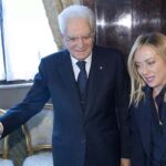 Il garofano diMeloni a Mattarella chiude il caso Garofani, domenica si vota, tutti nervosi, nella foto Meloni e Mattarella al Quirinale