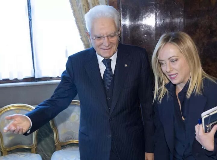 Il garofano diMeloni a Mattarella chiude il caso Garofani, domenica si vota, tutti nervosi, nella foto Meloni e Mattarella al Quirinale