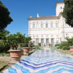 Nel giardino segreto dei Melangoli a Villa Borghese installazione Sartogo che ci porta al Cardinal Scipione