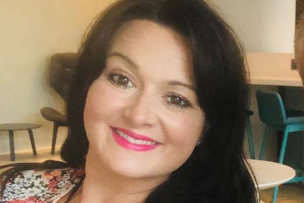 Una donna di 37 anni, madre di 2 figli, è morta dopo aver mangiato troppi marshmallow, nella foto Natalie Buss