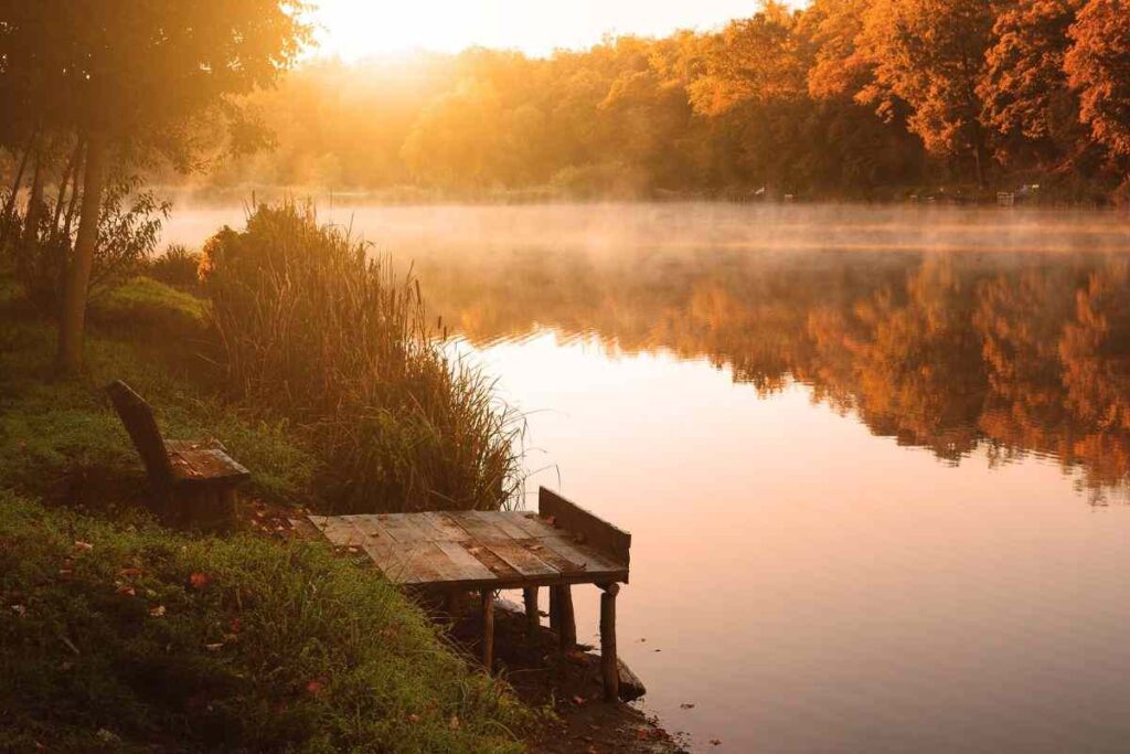 In Lombardia, c'è il lago più magico in autunno
