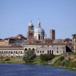 Riconosciuta come patrimonio mondiale dell’umanità dall’UNESCO dal 2008, questa località è la vera culla del Rinascimento italiano