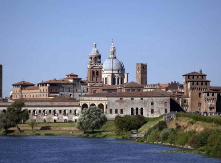 Riconosciuta come patrimonio mondiale dell’umanità dall’UNESCO dal 2008, questa località è la vera culla del Rinascimento italiano