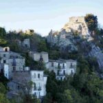 Questo angolo di Abruzzo conserva numerosi elementi che raccontano le vicende storiche e culturali del luogo.