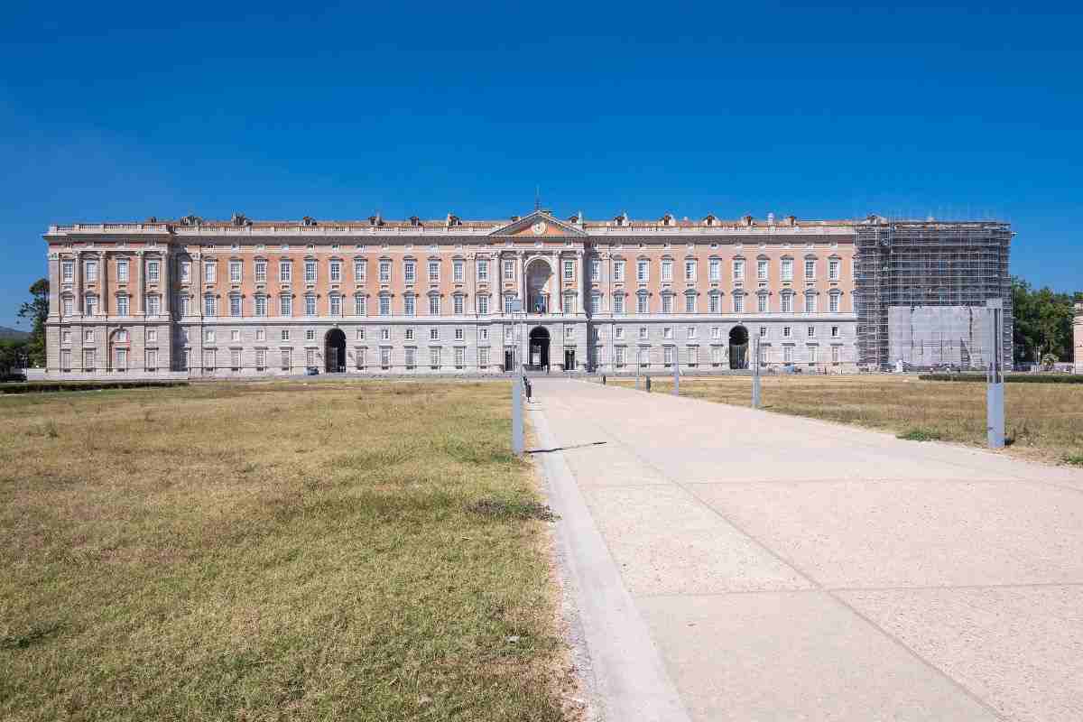 La piazza più grande d'Italia è alla Reggia di Caserta