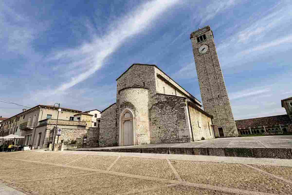 Ogni anno, la seconda domenica di novembre, San Giorgio Ingannapoltron ospita la tradizionale “Festa de le Fae”, una manifestazione che affonda