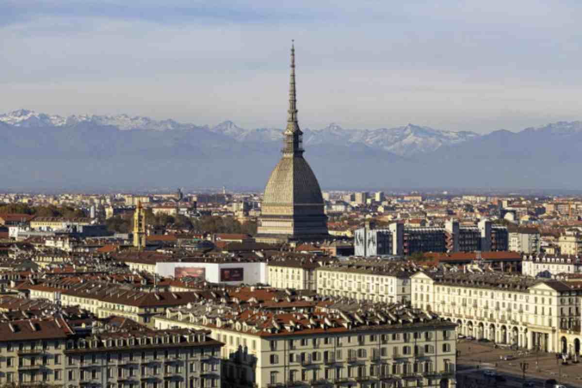 Nel 2025, Torino conferma il suo ruolo di città dinamica e accogliente, con una qualità della vita elevata e un’offerta culturale sempre più ricca