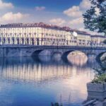 Una città dal fascino senza tempo situata a poco più di un’ora da Milano, continua a essere riconosciuta come la “Piccola Parigi italiana”