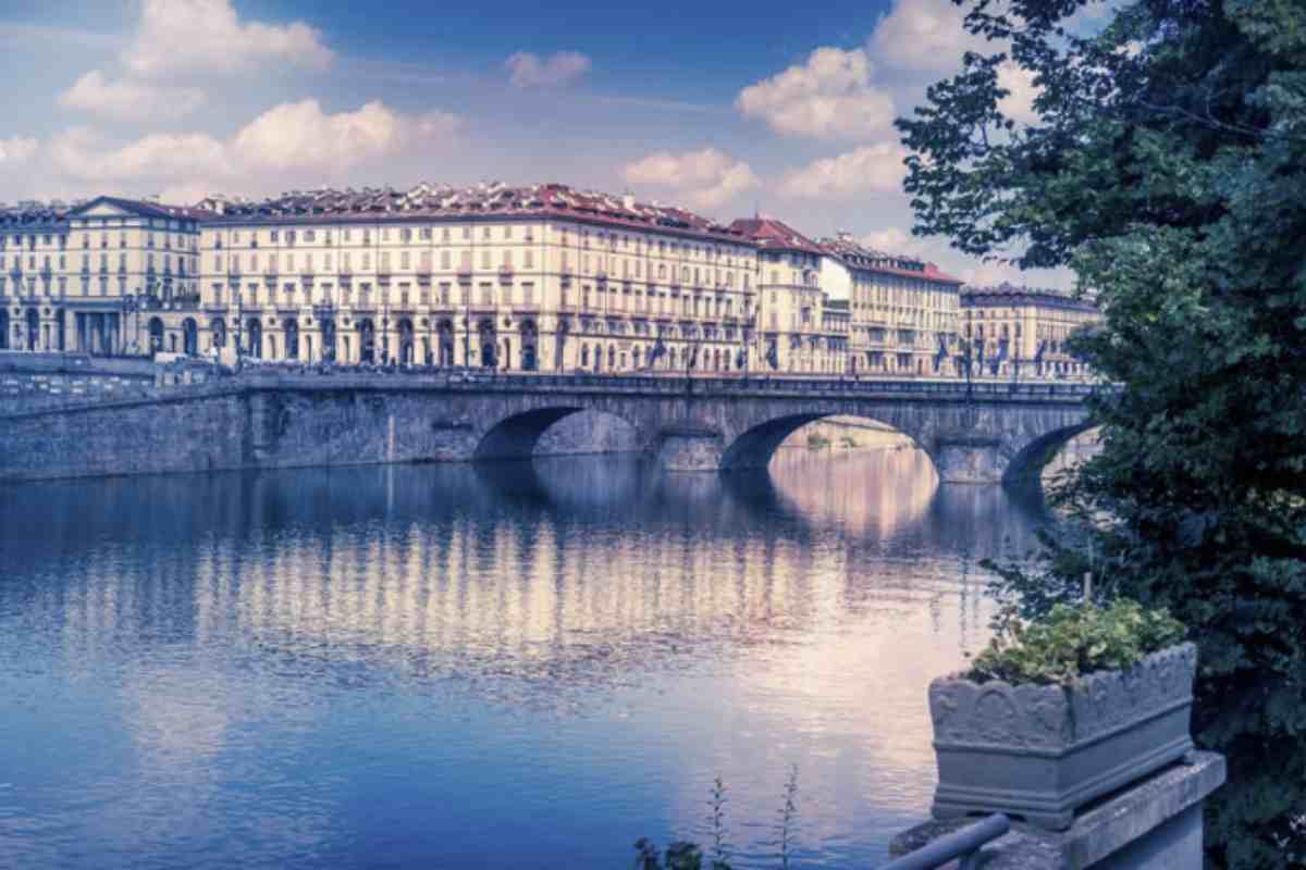 Caffè storici, viali alberati e palazzi stile barocco: questa è la “Parigi italiana”