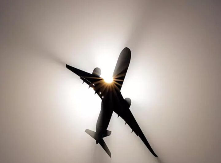 Airbus, migliaia di voli a rischio. La nota: "Possibili danni ai comandi di volo per colpa delle radiazioni solari"