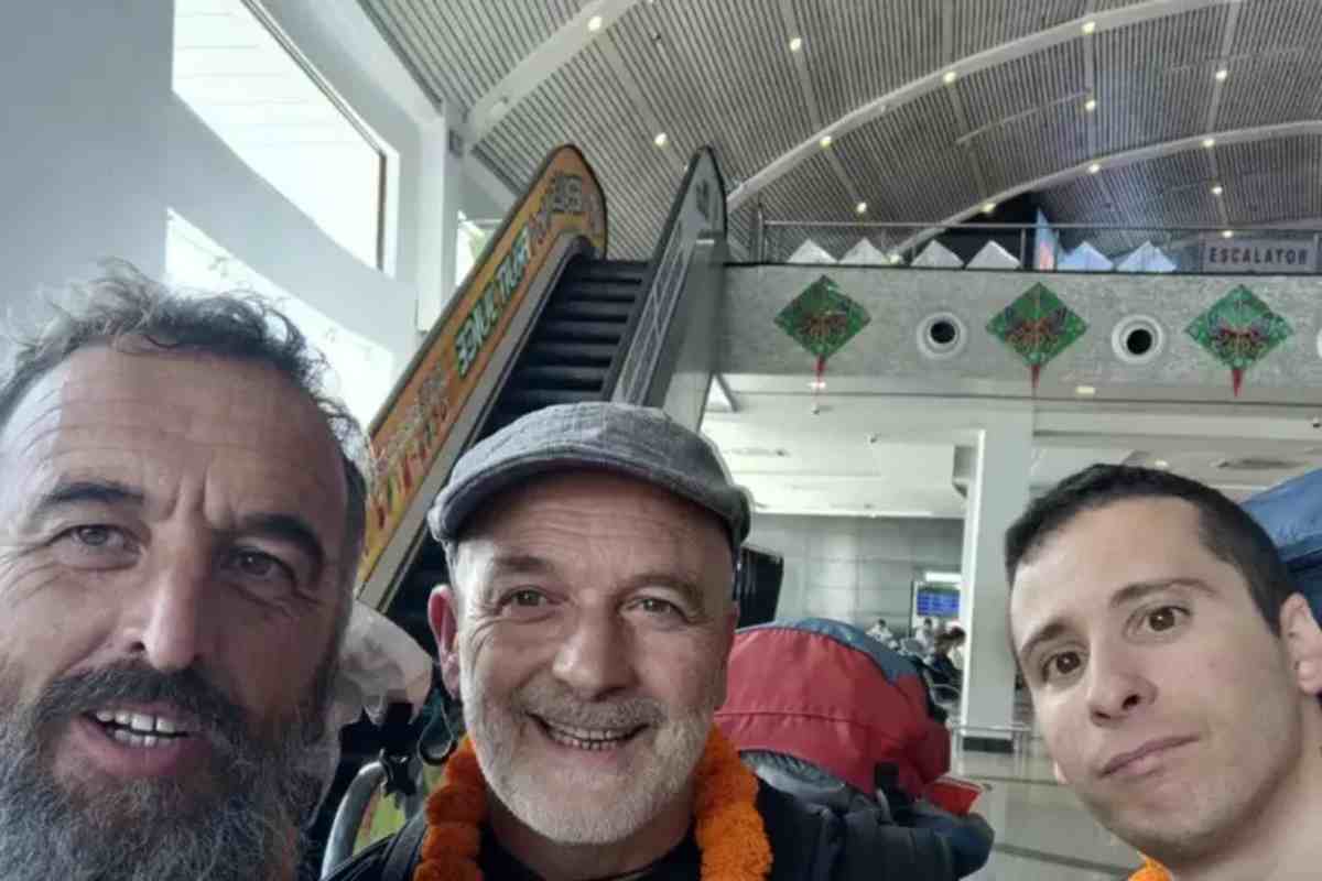 Dramma Nepal, dopo la strage di alpinisti italiani altri 5 irraggiungibili. La Farnesina accende le speranze: “Stanno bene”