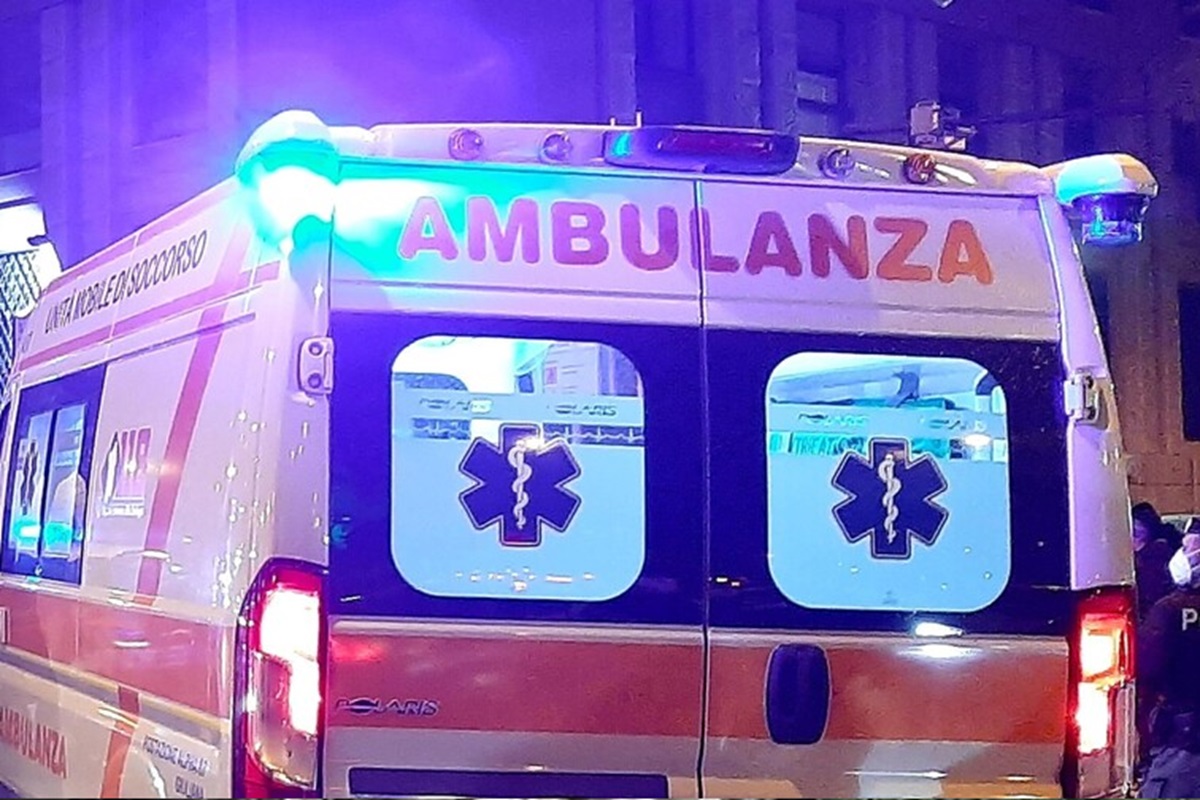 Paderno Ponchielli, auto sbanda e finisce fuori strada: grave un neonato di tre mesi. In ospedale anche le due sorelline e la madre