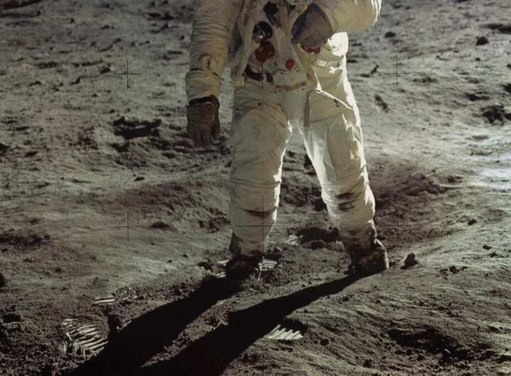 astronauta sulla luna