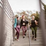 donne adulte fanno attività fisica