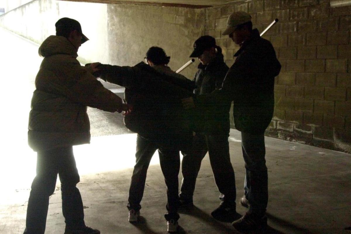 Ragazzo disabile rapito e torturato da una baby gang nella notte di Halloween