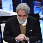 Addio Beppe Vessicchio, il popolare e amato direttore d'orchestra morto di polmonite a 69 anni