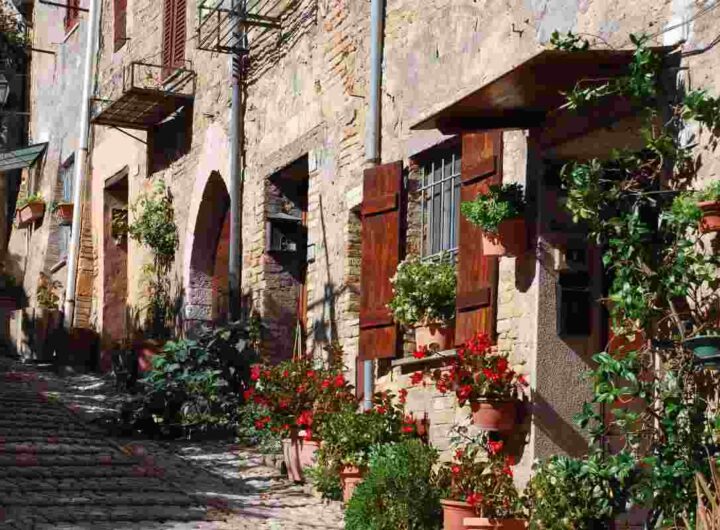 Fuggi dallo stress a fine novembre: i borghi italiani dove il tempo rallenta, tutti i dettagli