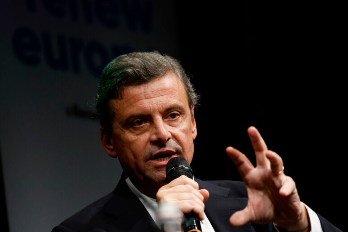 Calenda: “Con la Meloni ci sentiamo tramite sms. Chi porterei su un’isola deserta? Sicuramente lei”