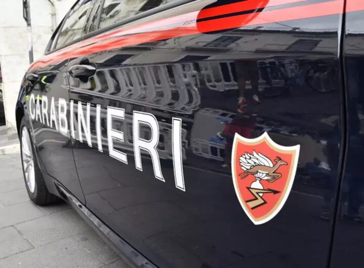 Una volante dei carabinieri