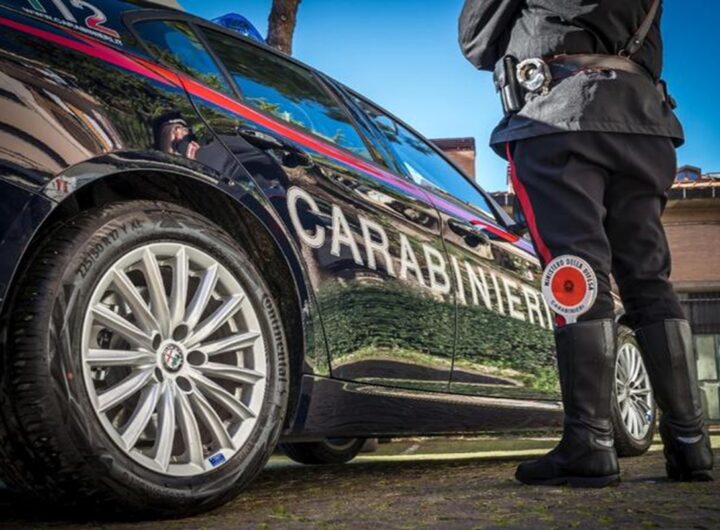 Una volante dei carabinieri