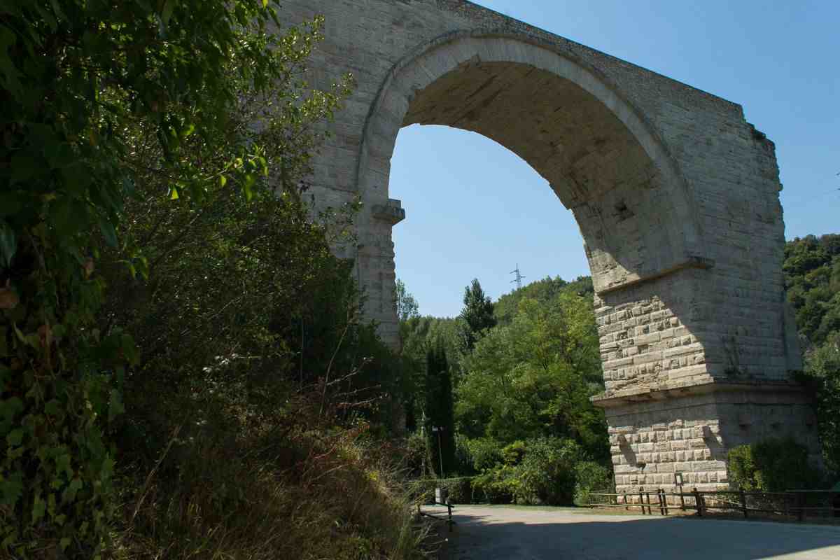 Borgo sospeso tra cielo e terra