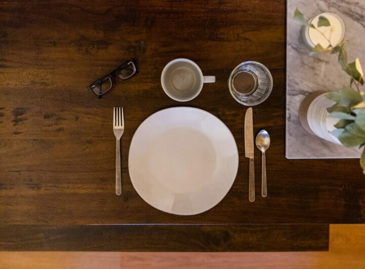 una tavola apparecchiata