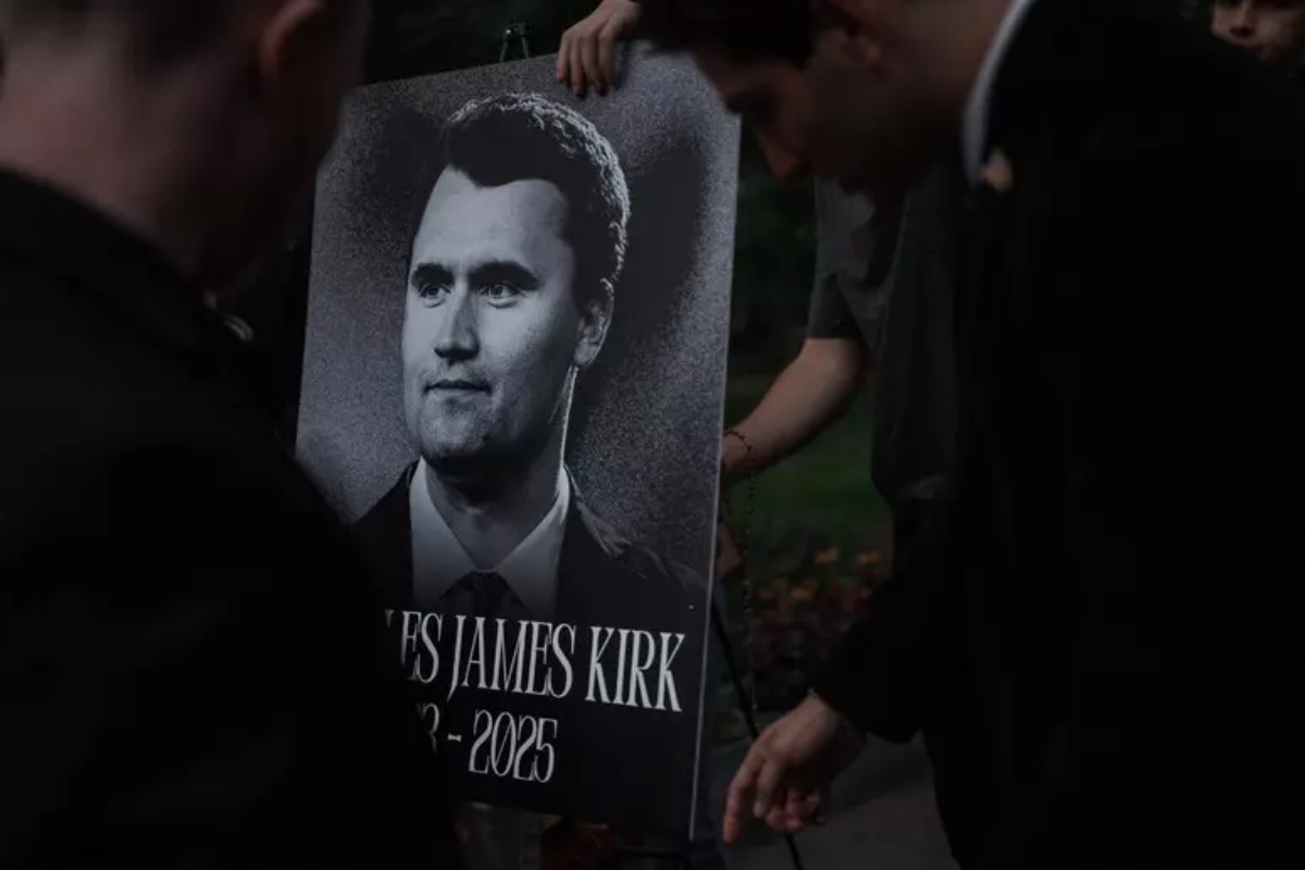 Ferrara intitola un’aula a Charlie Kirk, passa la proposta degli studenti di destra di  Azione Universitaria